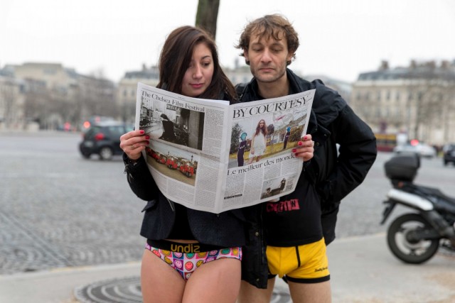 9/40. « No Pants Subway Ride », ou comment prendre le métro en slip. © Michel Stoupak. Dim 12.01.2014.