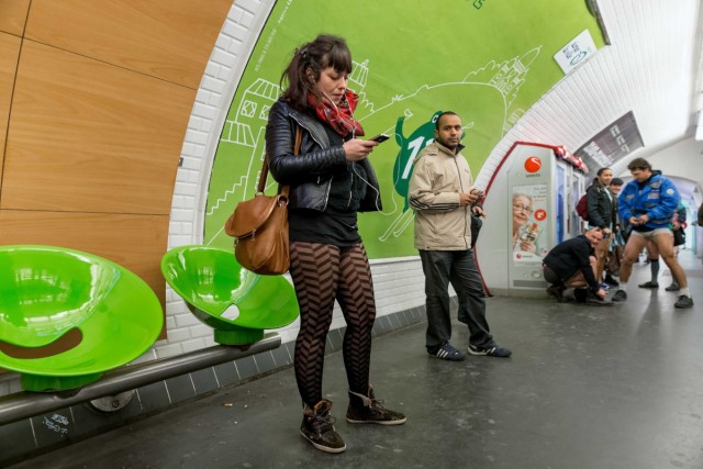 13/40. « No Pants Subway Ride », ou comment prendre le métro en slip. © Michel Stoupak. Dim 12.01.2014.