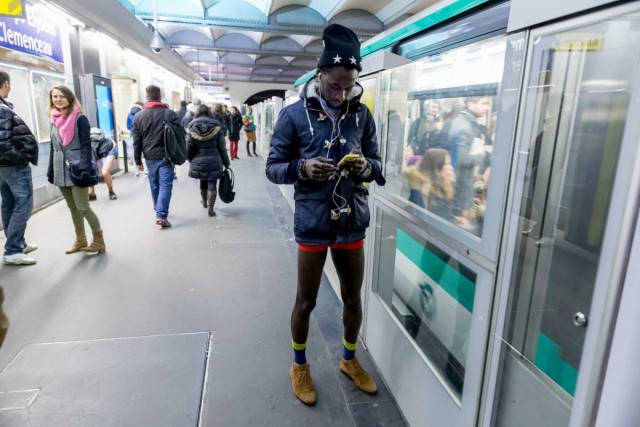 23/40. « No Pants Subway Ride », ou comment prendre le métro en slip. © Michel Stoupak. Dim 12.01.2014.