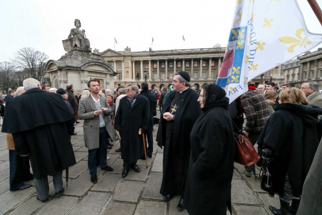 2/16. Paris : les royalistes réunis en mémoire du roi Louis XVI guillotiné. © Michel Stoupak. Mar 21.01.2014, 09h57m49.