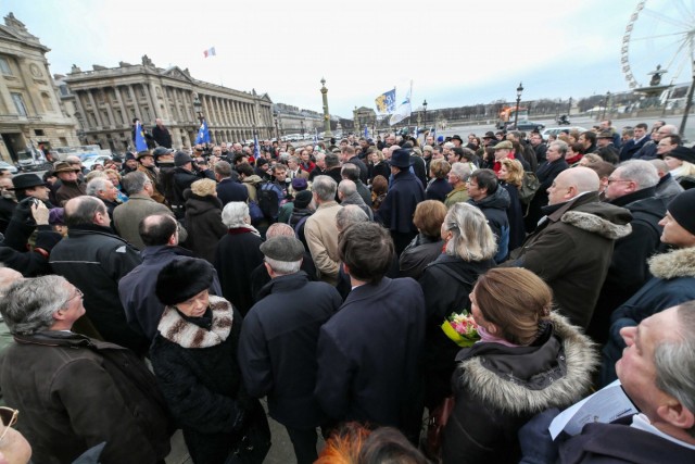 15/16. Paris : les royalistes réunis en mémoire du roi Louis XVI guillotiné. © Michel Stoupak. Mar 21.01.2014, 10h31m54.