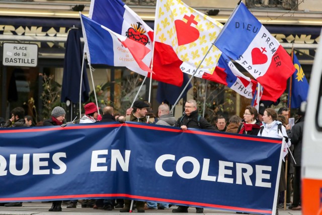 4/18. 13h14m20. Dim 26.01.2014. « Jour de colère » à Paris : manifestation anti-Hollande. © Michel Stoupak.