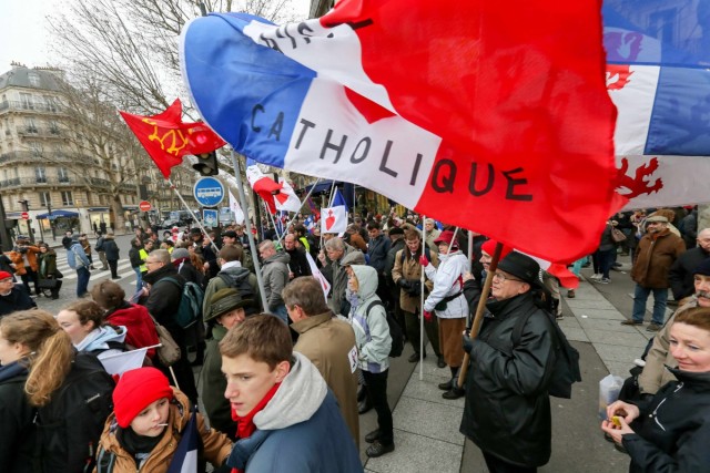 12/18. 13h45m52. Dim 26.01.2014. « Jour de colère » à Paris : manifestation anti-Hollande. © Michel Stoupak.