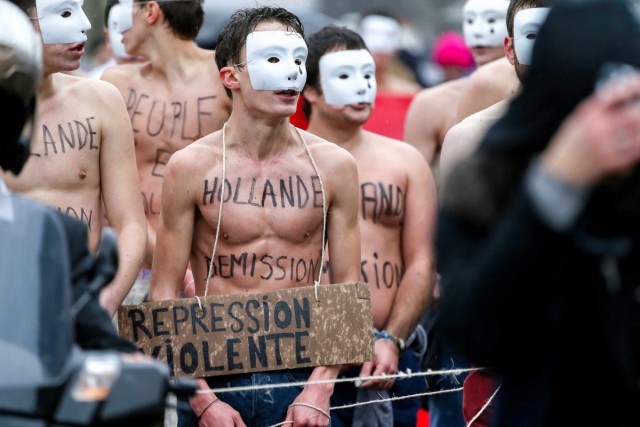 18/18. 14h47m28. Dim 26.01.2014. « Jour de colère » à Paris : manifestation anti-Hollande. © Michel Stoupak.