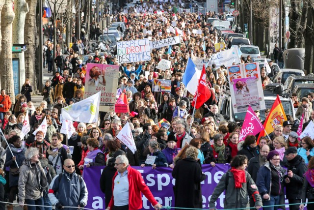 1/32. Paris. Des milliers de manifestants dans la rue pour le droit à l’IVG en Espagne. © Michel Stoupak. Sam 01.02.2014, 15h21m28.