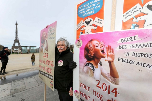 4/32. Paris. Des milliers de manifestants dans la rue pour le droit à l’IVG en Espagne. © Michel Stoupak. Sam 01.02.2014, 13h36m04.