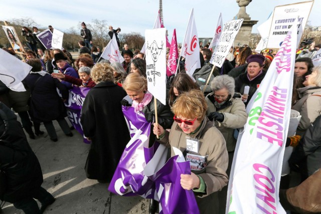 21/32. Paris. Des milliers de manifestants dans la rue pour le droit à l’IVG en Espagne. © Michel Stoupak. Sam 01.02.2014, 14h11m49.