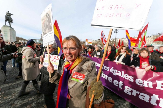 22/32. Paris. Des milliers de manifestants dans la rue pour le droit à l’IVG en Espagne. © Michel Stoupak. Sam 01.02.2014, 14h19m09.