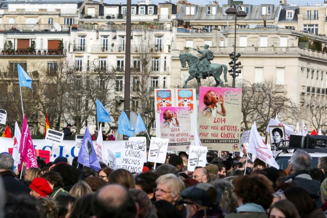 25/32. Paris. Des milliers de manifestants dans la rue pour le droit à l’IVG en Espagne. © Michel Stoupak. Sam 01.02.2014, 14h37m52.
