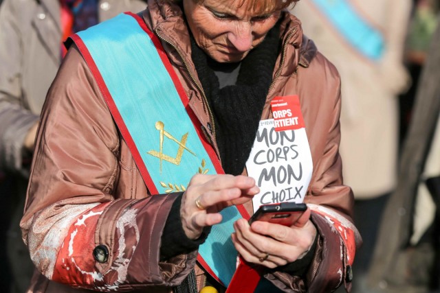 28/32. Paris. Des milliers de manifestants dans la rue pour le droit à l’IVG en Espagne. © Michel Stoupak. Sam 01.02.2014, 14h49m04.