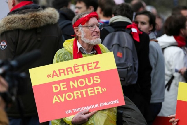 7/24. Paris : les anti-IVG saluent l’Espagne. © Michel Stoupak. Dim 19.01.2014.