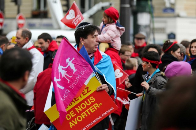 11/24. Paris : les anti-IVG saluent l’Espagne. © Michel Stoupak. Dim 19.01.2014, 14h24m20.