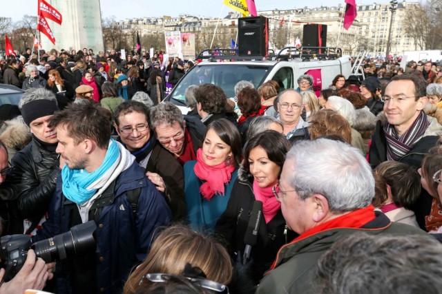 01.02.2014. Paris : Anne Hidalgo avec les manifestants pro-IVG