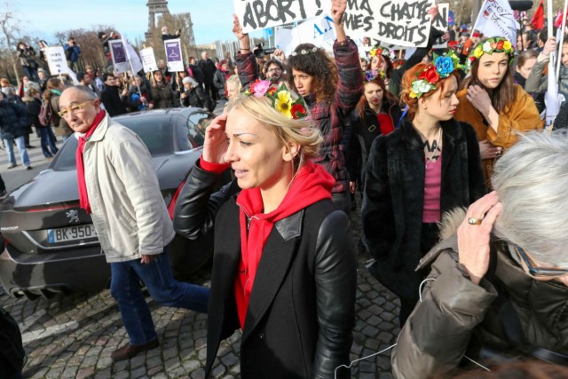 01.02.2014. Inna Schevchenko et les Femen dans la manifestation pro-IVG