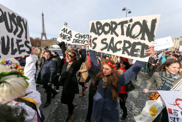 01.02.2014. Inna Schevchenko et les Femen dans la manifestation pro-IVG