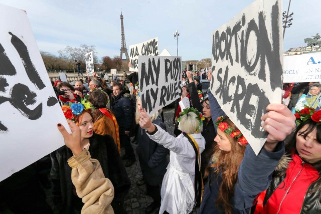 01.02.2014. Inna Schevchenko et les Femen dans la manifestation pro-IVG