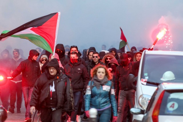 09.02.2014. Les « antifas » défilent contre le fascisme et l’homophobie