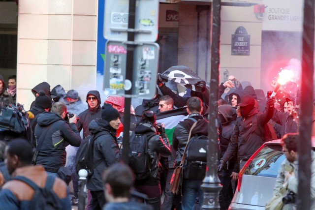 09.02.2014. Les « antifas » défilent contre le fascisme et l’homophobie