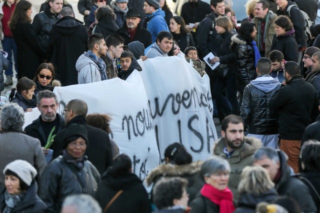 16.02.2014. Marche blanche pour Melisa, morte dans l’incendie d’un camp de Roms
