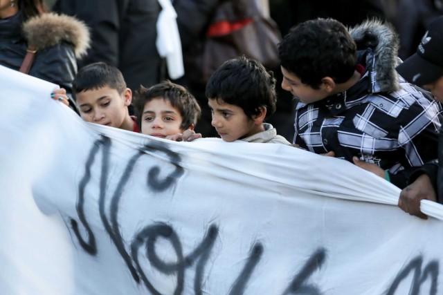 16.02.2014. Marche blanche pour Melisa, morte dans l’incendie d’un camp de Roms