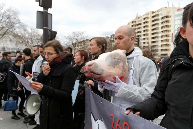 22.02.2014. Les « vegan » aux portes du Salon de l’agriculture