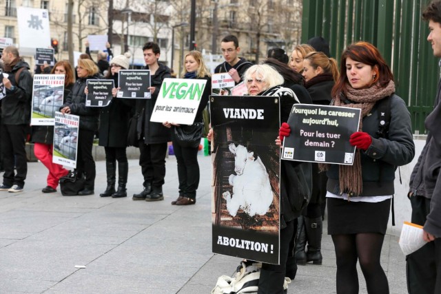 22.02.2014. Les « vegan » aux portes du Salon de l’agriculture