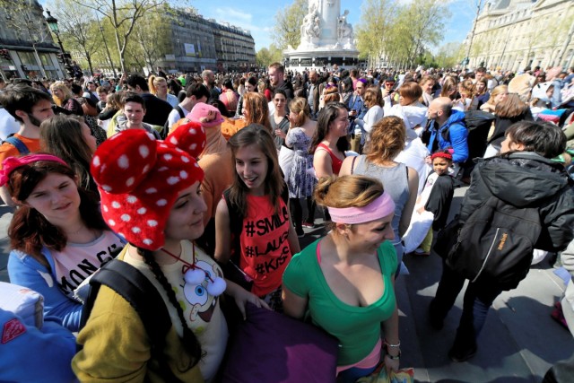 05.04.2014. Paris : bataille géante de polochons