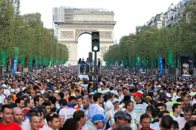 06.04.2014. 38e Marathon de Paris : 40 738 coureurs au départ