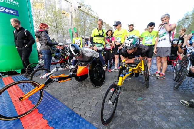 06.04.2014. 38e Marathon de Paris : 40 738 coureurs au départ