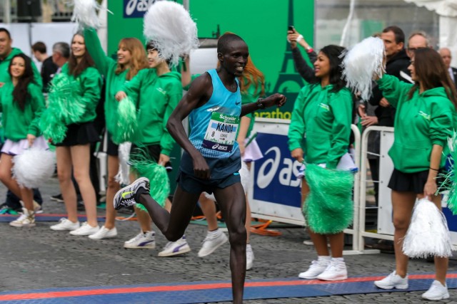 06.04.2014. 38e Marathon de Paris : 40 738 coureurs au départ