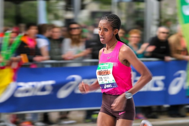 06.04.2014. 38e Marathon de Paris : 40 738 coureurs au départ