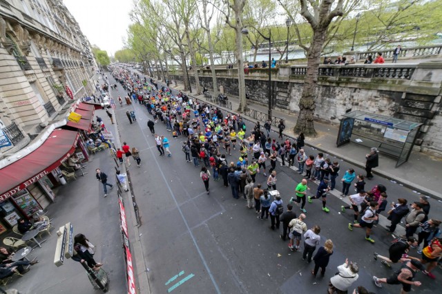 06.04.2014. 38e Marathon de Paris : 40 738 coureurs au départ