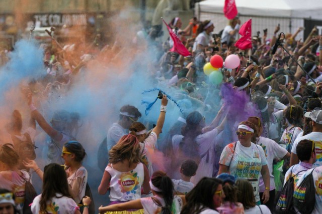 23/54. 12h00m36. Dim 13.04.2014. Paris Color Run. © Michel Stoupak.