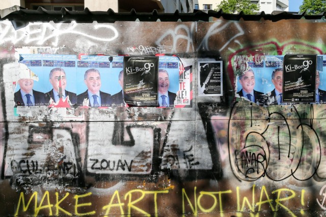 16.04.2014. Paris : la campagne présidentielle algérienne s’affiche