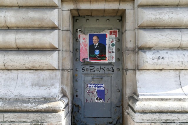 16.04.2014. Paris : la campagne présidentielle algérienne s’affiche