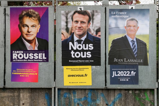 4/6. Campagne officielle d'affiches de 3 candidats à la présidentielle. © Michel Stoupak. Mar 05.04.2022, 14h59m10.
