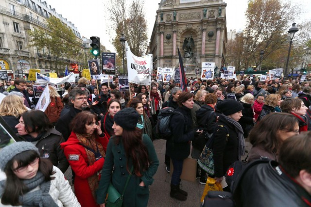 7/19. Marche contre la fourrure à Paris. © Photo Michel Stoupak. Sam 24.11.2012.