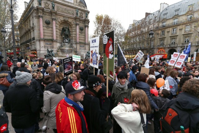9/19. Marche contre la fourrure à Paris. © Photo Michel Stoupak. Sam 24.11.2012.