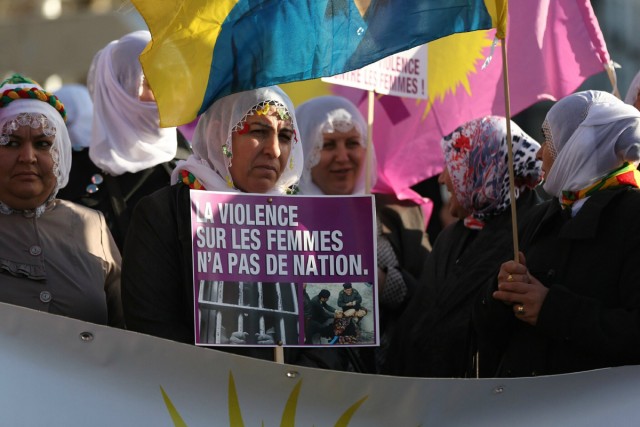 3/19. Manifestation d'ampleur contre les violences sexistes. © Michel Stoupak. Dim 25.11.2012.