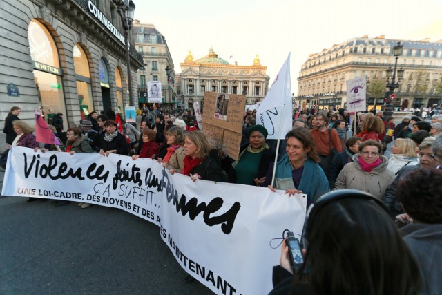 19/19. Manifestation d'ampleur contre les violences sexistes. © Michel Stoupak. Dim 25.11.2012.