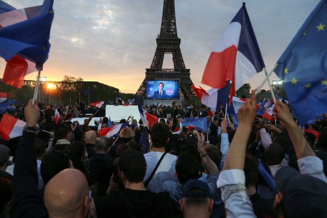 24.04.2022. Présidentielle : Emmanuel Macron au Champ-de-Mars