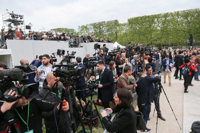 24.04.2022. Présidentielle : Emmanuel Macron au Champ-de-Mars