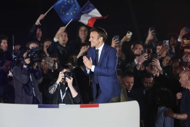 24.04.2022. Présidentielle : Emmanuel Macron au Champ-de-Mars