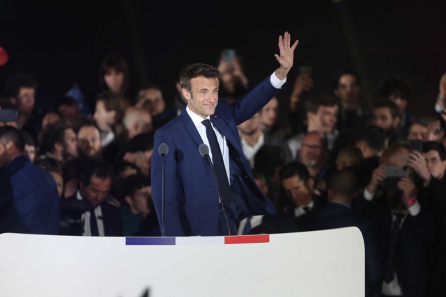 24.04.2022. Présidentielle : Emmanuel Macron au Champ-de-Mars