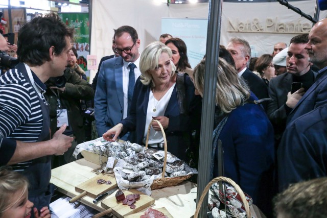 7/9. Marine Le Pen visite le 10e salon Made in France. © Michel Stoupak. Sam 12.11.2022, 12h27m20.