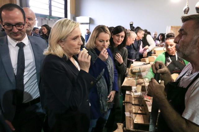 9/9. Marine Le Pen visite le 10e salon Made in France. © Michel Stoupak. Sam 12.11.2022, 12h42m16.