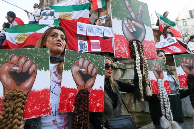 1/9. Manifestation en l'honneur de Jina Mahsa Amini et des autres manifestants tués en Iran. © Michel Stoupak. Dim 13.11.2022, 17h10m32.
