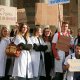 3/9. Internes et étudiants en médecine manifestent devant le Panthéon. © Michel Stoupak. Jeu 17.11.2022, 14h57m21.