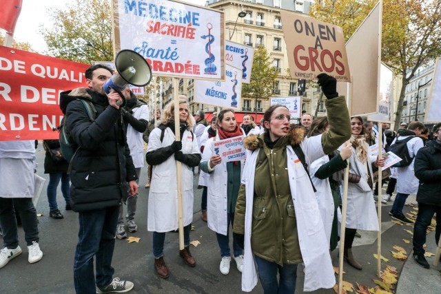 9/9. Manifestation devant le ministère de la Santé. © Michel Stoupak. Jeu 01.12.2022, 15h30m26.