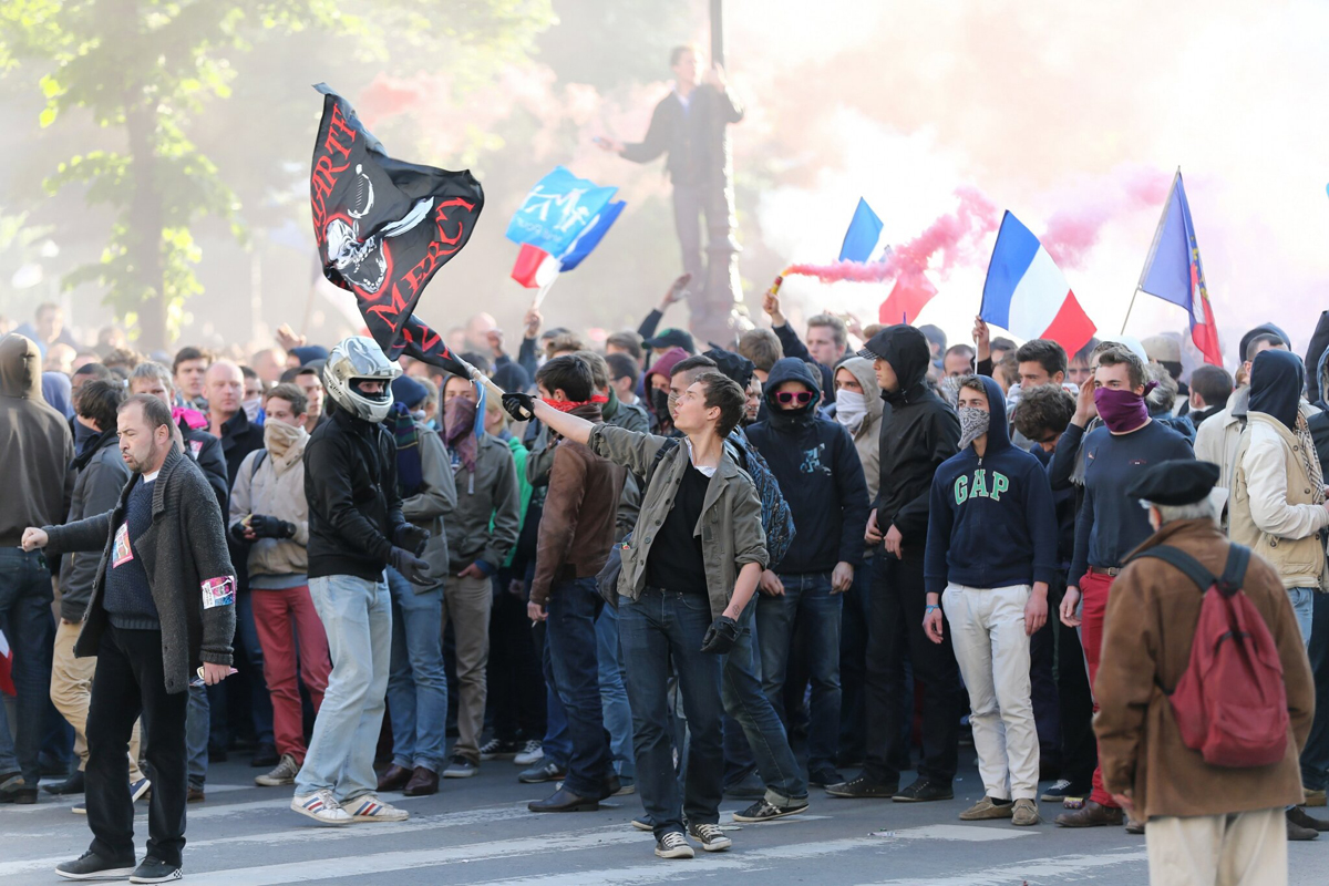1/27. Violents affrontements en marge de la manif pour tous. © Michel Stoupak. Dim 26.05.2013, 20h15m00.
